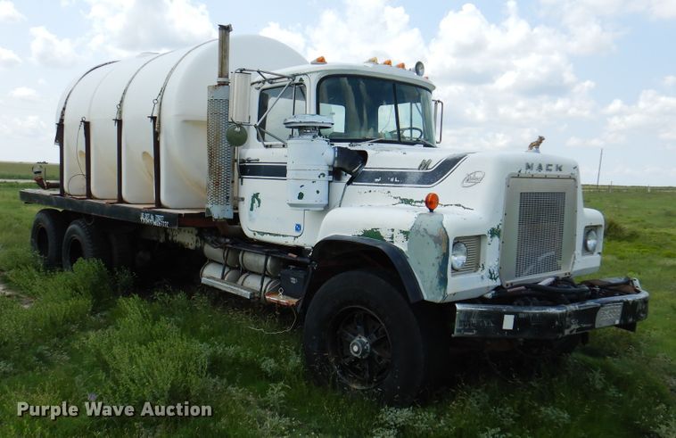 image for item DK2283 1980 Mack RL685LS  flatbed truck