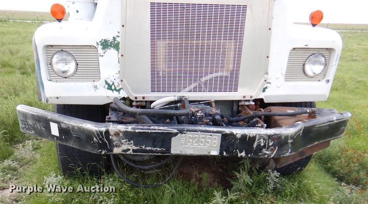 image for item DK2283 1980 Mack RL685LS  flatbed truck