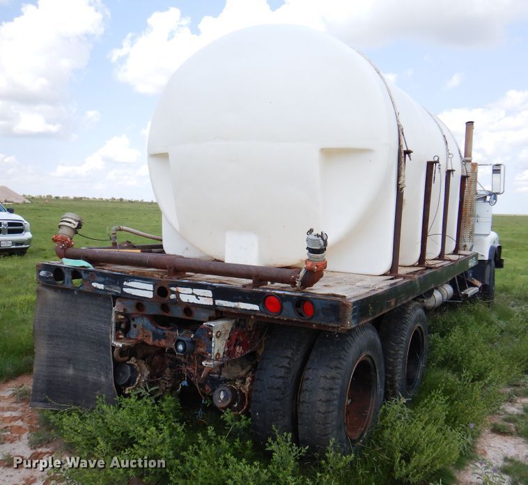 image for item DK2283 1980 Mack RL685LS  flatbed truck