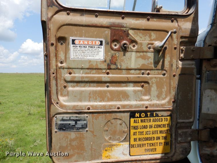 image for item DK2283 1980 Mack RL685LS  flatbed truck