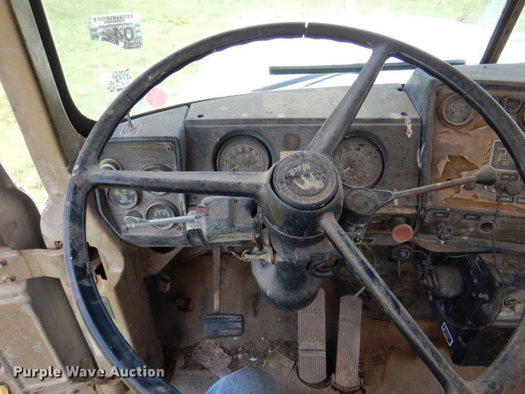 image for item DK2283 1980 Mack RL685LS  flatbed truck