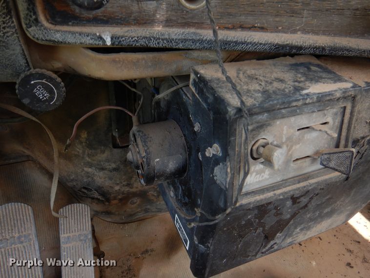 image for item DK2283 1980 Mack RL685LS  flatbed truck