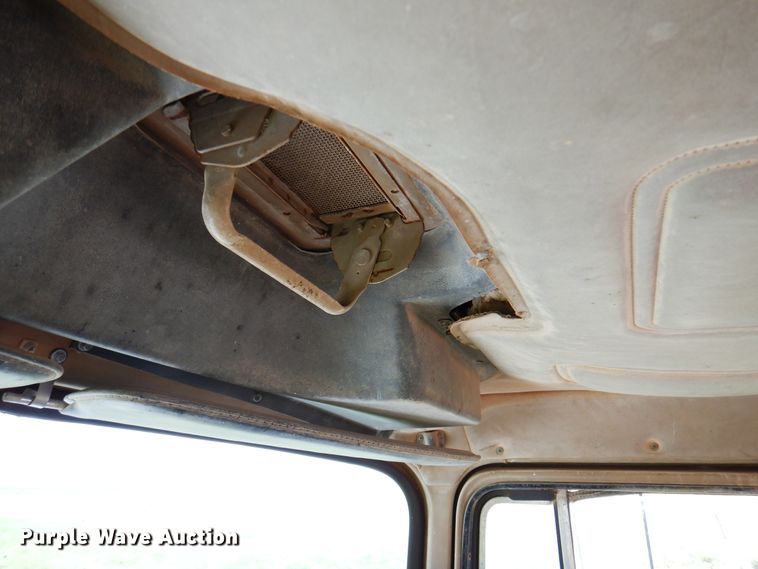 image for item DK2283 1980 Mack RL685LS  flatbed truck