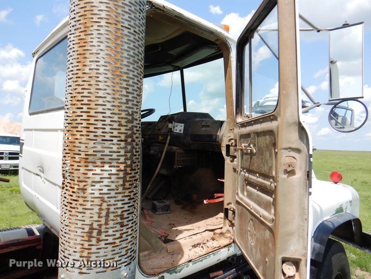 image for item DK2283 1980 Mack RL685LS  flatbed truck