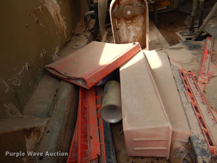 image for item DK2283 1980 Mack RL685LS  flatbed truck