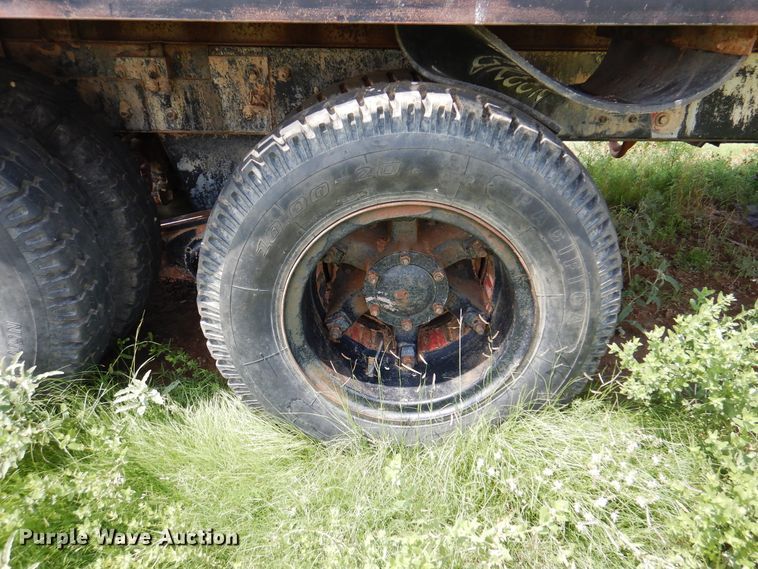 image for item DK2283 1980 Mack RL685LS  flatbed truck