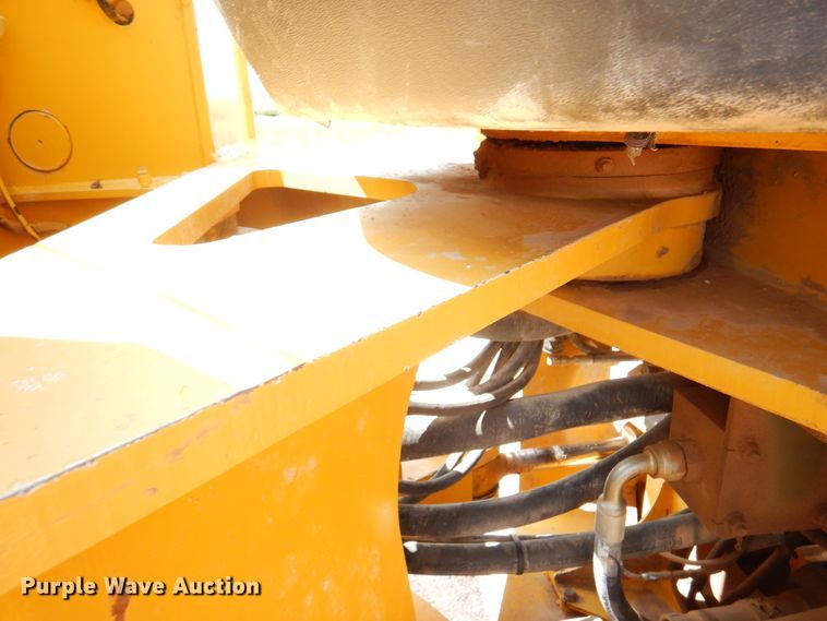 image for item DK2292 2010 John Deere 824K  wheel loader