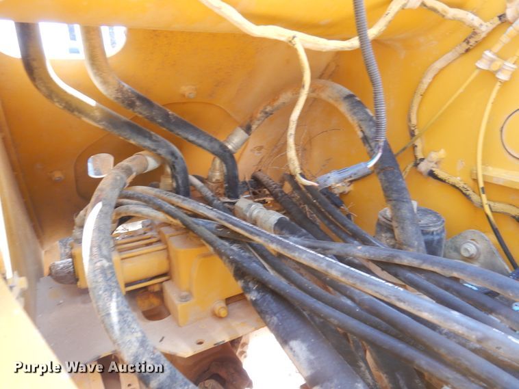 image for item DK2292 2010 John Deere 824K  wheel loader