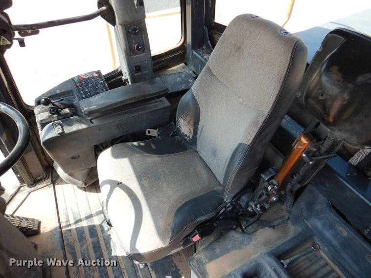 image for item DK2292 2010 John Deere 824K  wheel loader