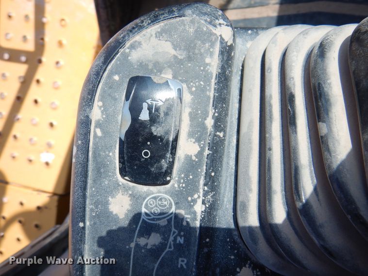 image for item DK2292 2010 John Deere 824K  wheel loader