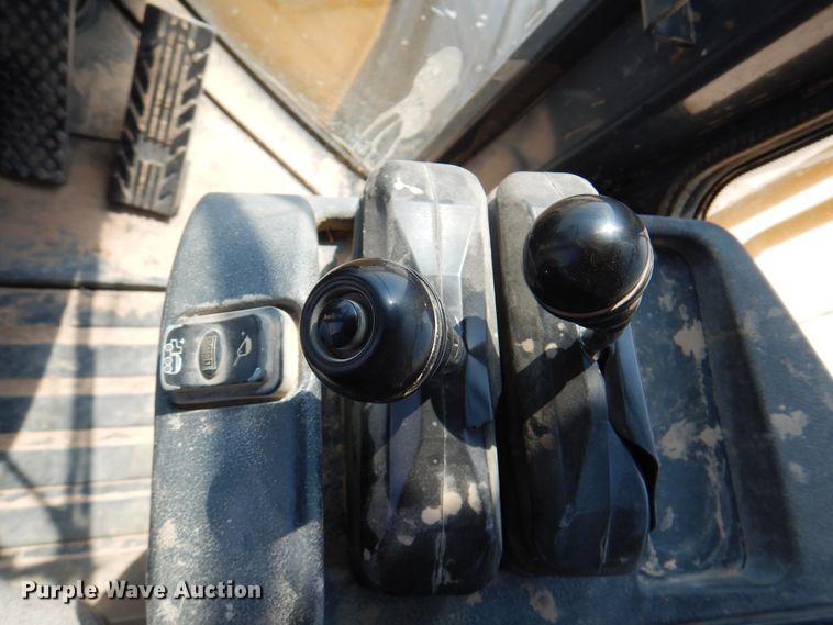 image for item DK2292 2010 John Deere 824K  wheel loader