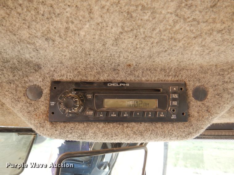 image for item DK2292 2010 John Deere 824K  wheel loader