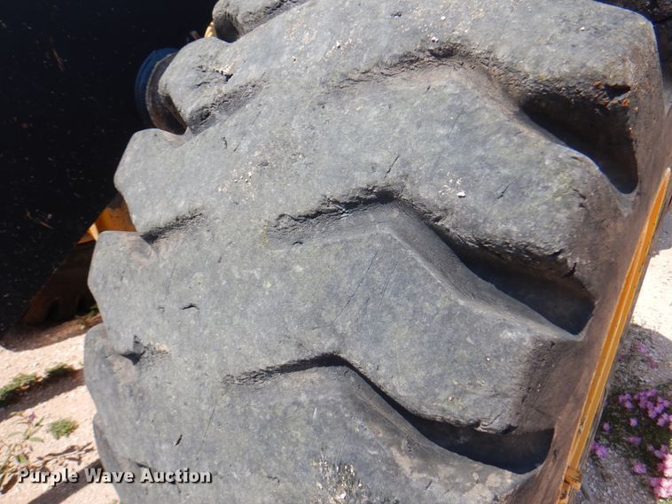 image for item DK2292 2010 John Deere 824K  wheel loader