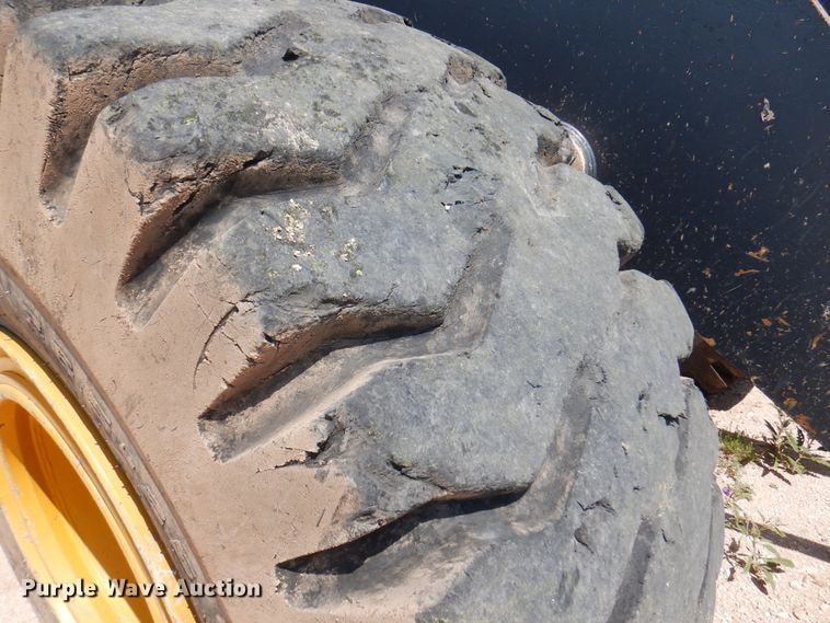 image for item DK2292 2010 John Deere 824K  wheel loader