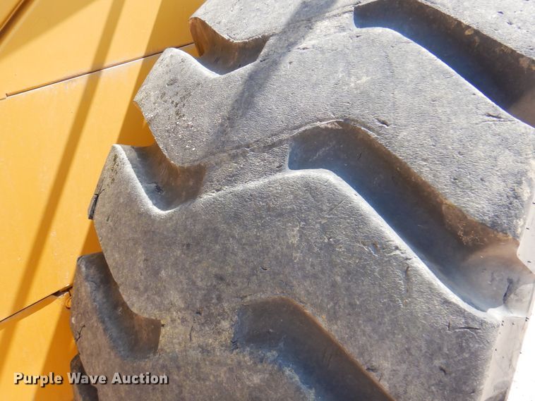 image for item DK2292 2010 John Deere 824K  wheel loader