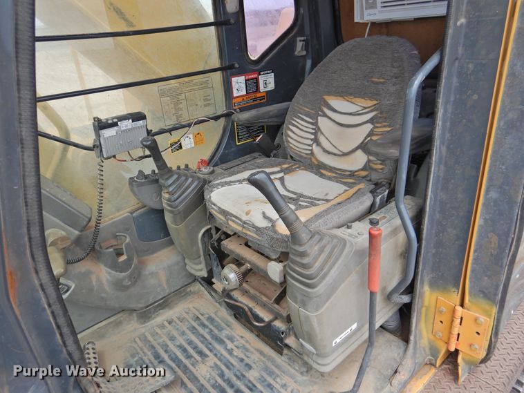 image for item DK2424 2005 John Deere 330C LC  excavator