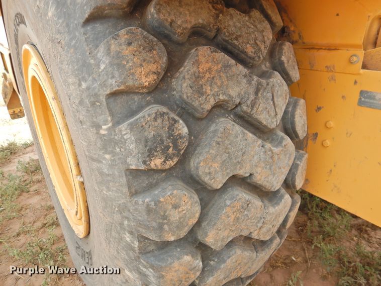 image for item DK2448 John Deere 762B Series II  elevating scraper