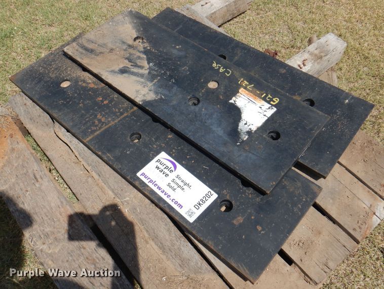 Case wheel loader bucket cutting edges in Spearville, KS Item DK8202