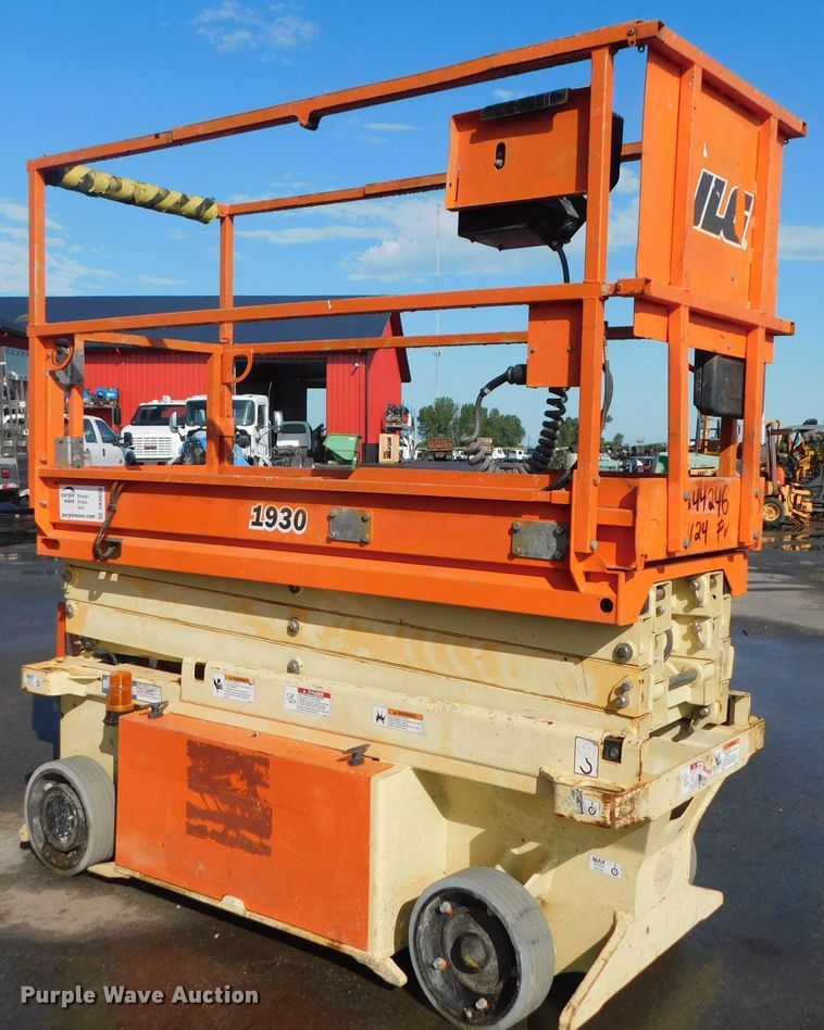 image for item DK8655 2015 JLG 1932RS  scissor lift