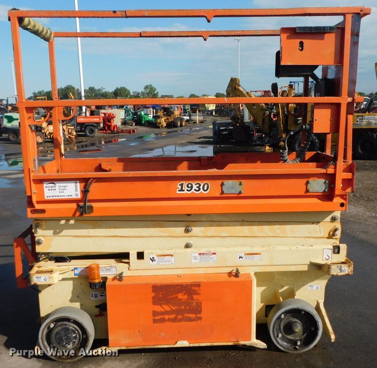 image for item DK8655 2015 JLG 1932RS  scissor lift