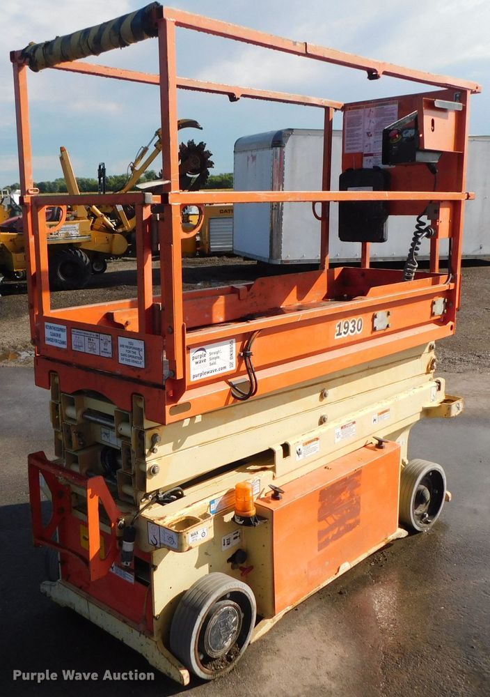 image for item DK8655 2015 JLG 1932RS  scissor lift