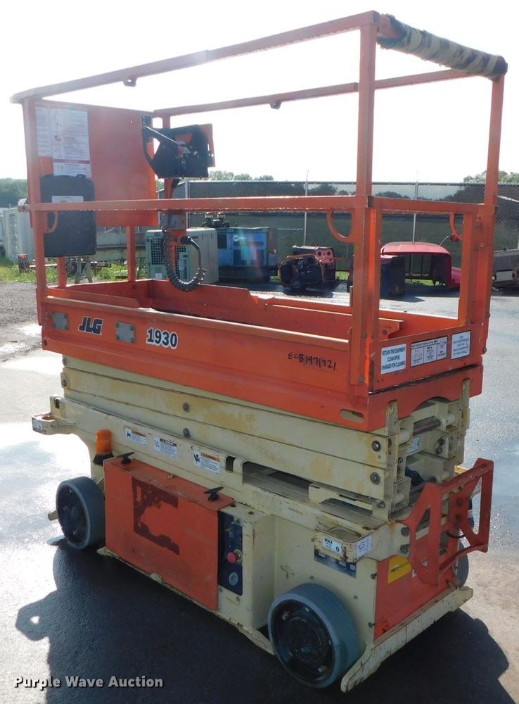 image for item DK8655 2015 JLG 1932RS  scissor lift