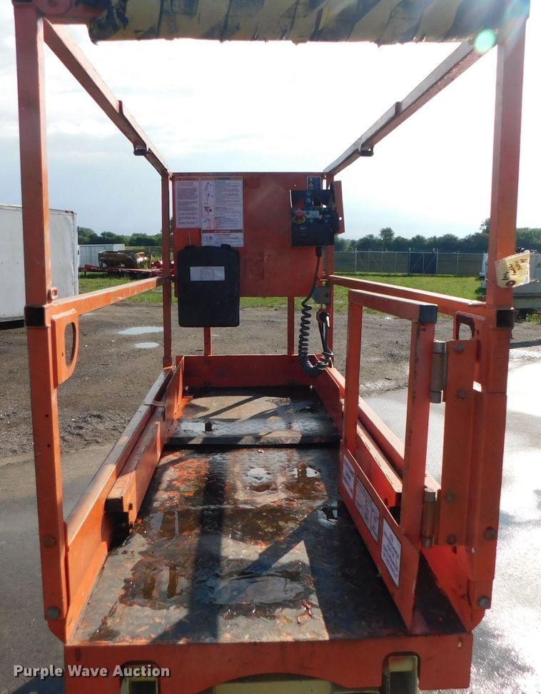 image for item DK8655 2015 JLG 1932RS  scissor lift