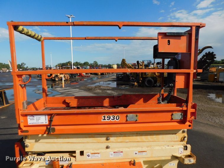 image for item DK8655 2015 JLG 1932RS  scissor lift