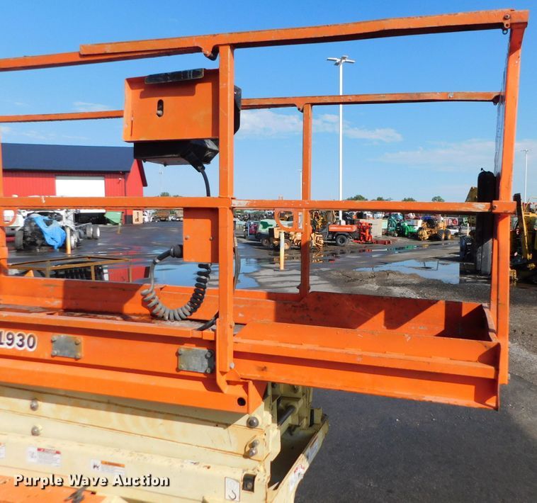 image for item DK8655 2015 JLG 1932RS  scissor lift