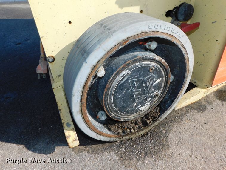 image for item DK8655 2015 JLG 1932RS  scissor lift