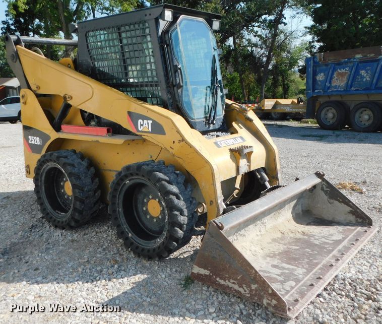 image for item DK8659 2013 Caterpillar 252B3  skid steer loader