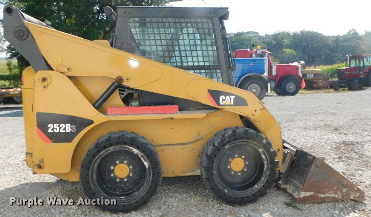 image for item DK8659 2013 Caterpillar 252B3  skid steer loader
