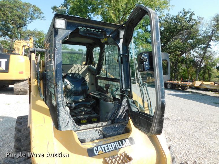 image for item DK8659 2013 Caterpillar 252B3  skid steer loader