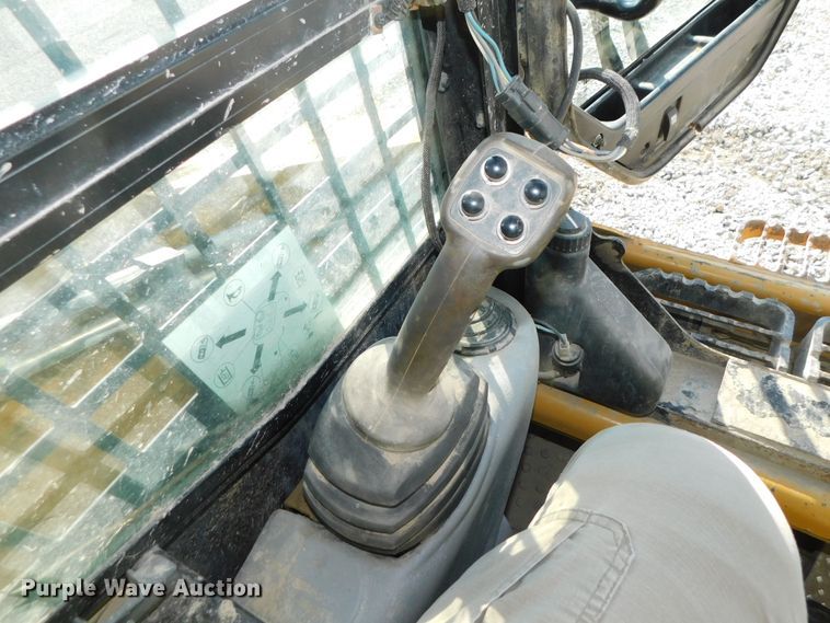 image for item DK8659 2013 Caterpillar 252B3  skid steer loader