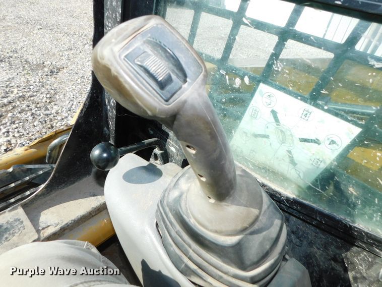 image for item DK8659 2013 Caterpillar 252B3  skid steer loader