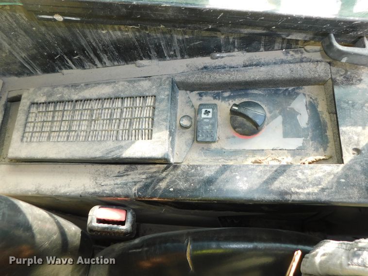 image for item DK8659 2013 Caterpillar 252B3  skid steer loader