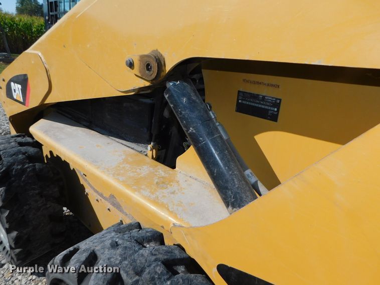 image for item DK8659 2013 Caterpillar 252B3  skid steer loader