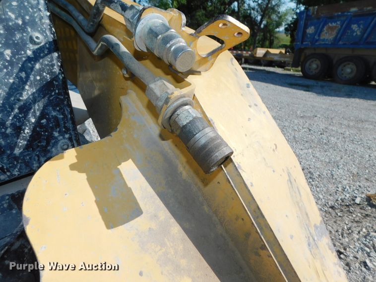 image for item DK8659 2013 Caterpillar 252B3  skid steer loader