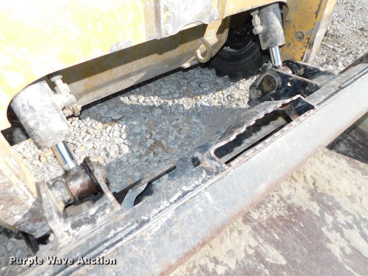 image for item DK8659 2013 Caterpillar 252B3  skid steer loader