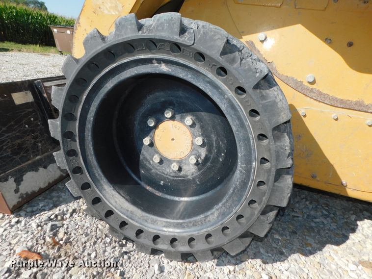 image for item DK8659 2013 Caterpillar 252B3  skid steer loader