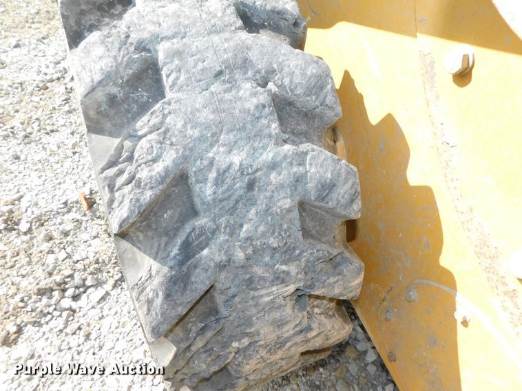 image for item DK8659 2013 Caterpillar 252B3  skid steer loader