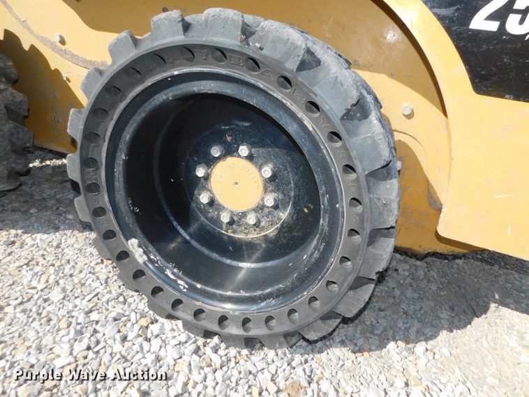 image for item DK8659 2013 Caterpillar 252B3  skid steer loader
