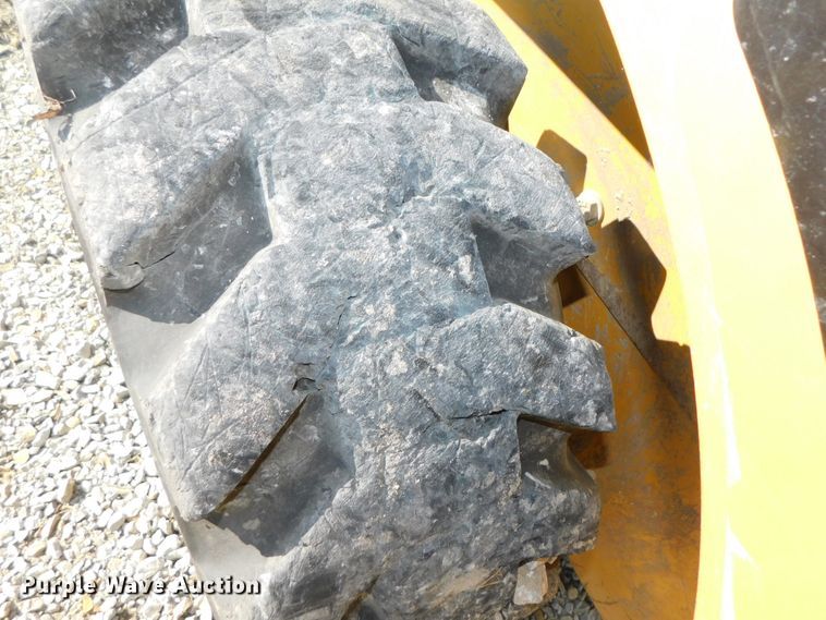 image for item DK8659 2013 Caterpillar 252B3  skid steer loader