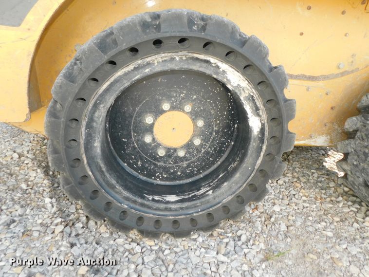 image for item DK8659 2013 Caterpillar 252B3  skid steer loader