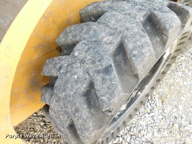 image for item DK8659 2013 Caterpillar 252B3  skid steer loader
