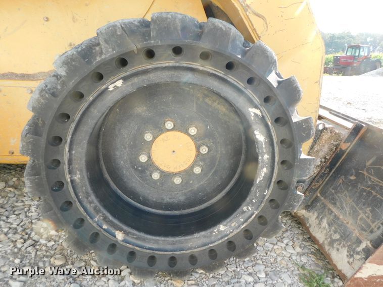 image for item DK8659 2013 Caterpillar 252B3  skid steer loader