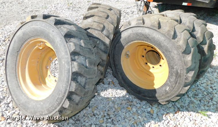 image for item DK8659 2013 Caterpillar 252B3  skid steer loader