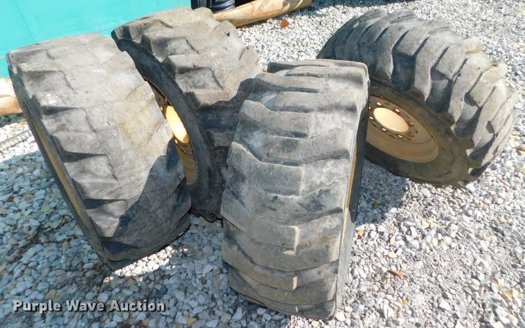 image for item DK8659 2013 Caterpillar 252B3  skid steer loader