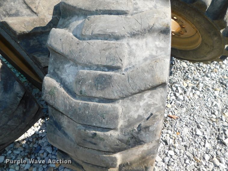 image for item DK8659 2013 Caterpillar 252B3  skid steer loader