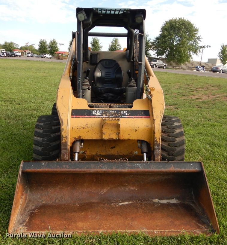 image for item DM0612 2004 Caterpillar 252  skid steer loader